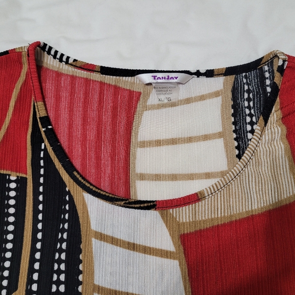 Abstract Patterned Women's Top - Picture 8 of 10